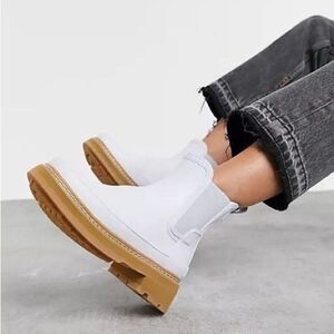 Hunter Refined Stitch Waterproof Chelsea Boot Size 10  In Spurrey White NWOT